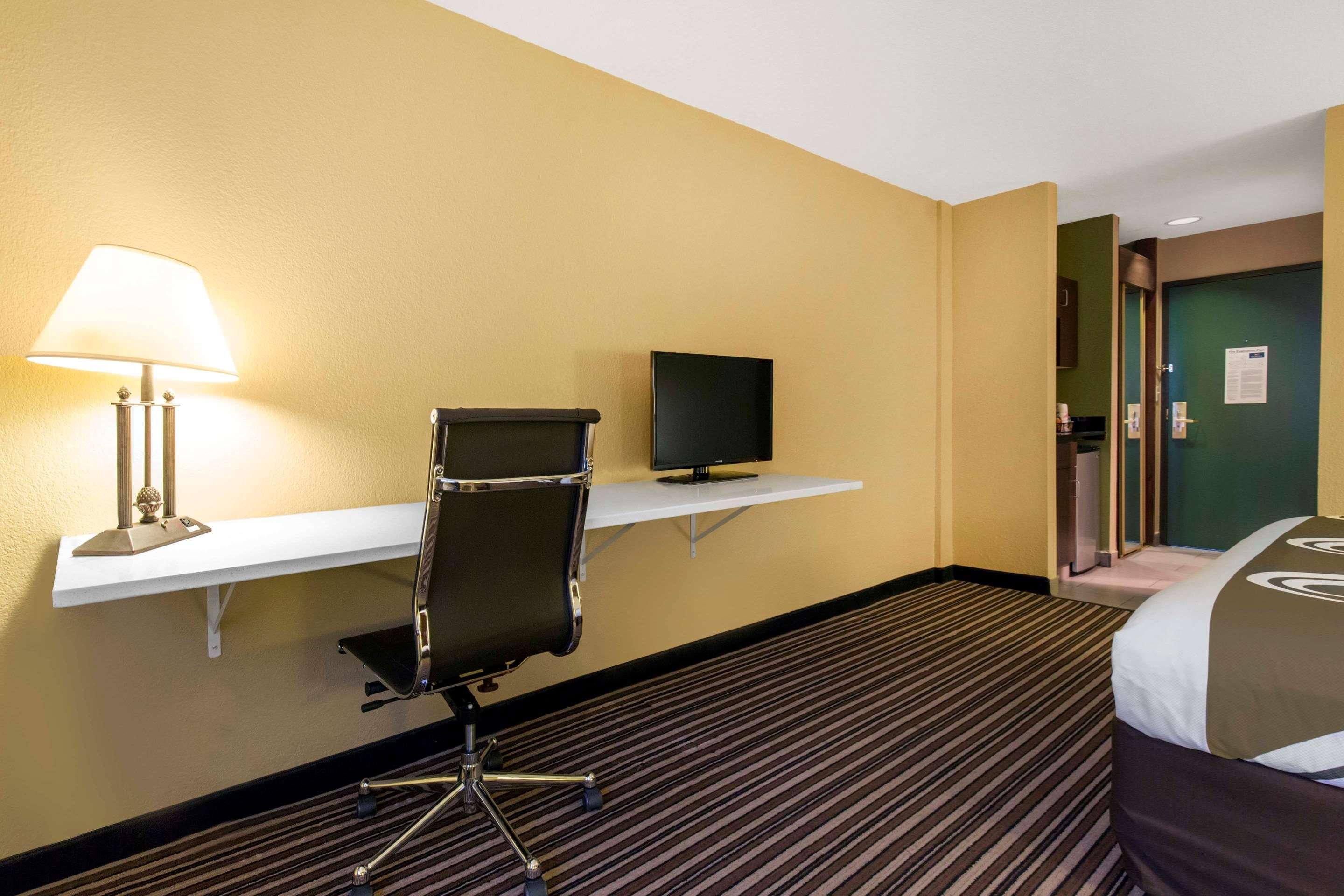 Quality Inn & Suites Columbia I-70 Buitenkant foto