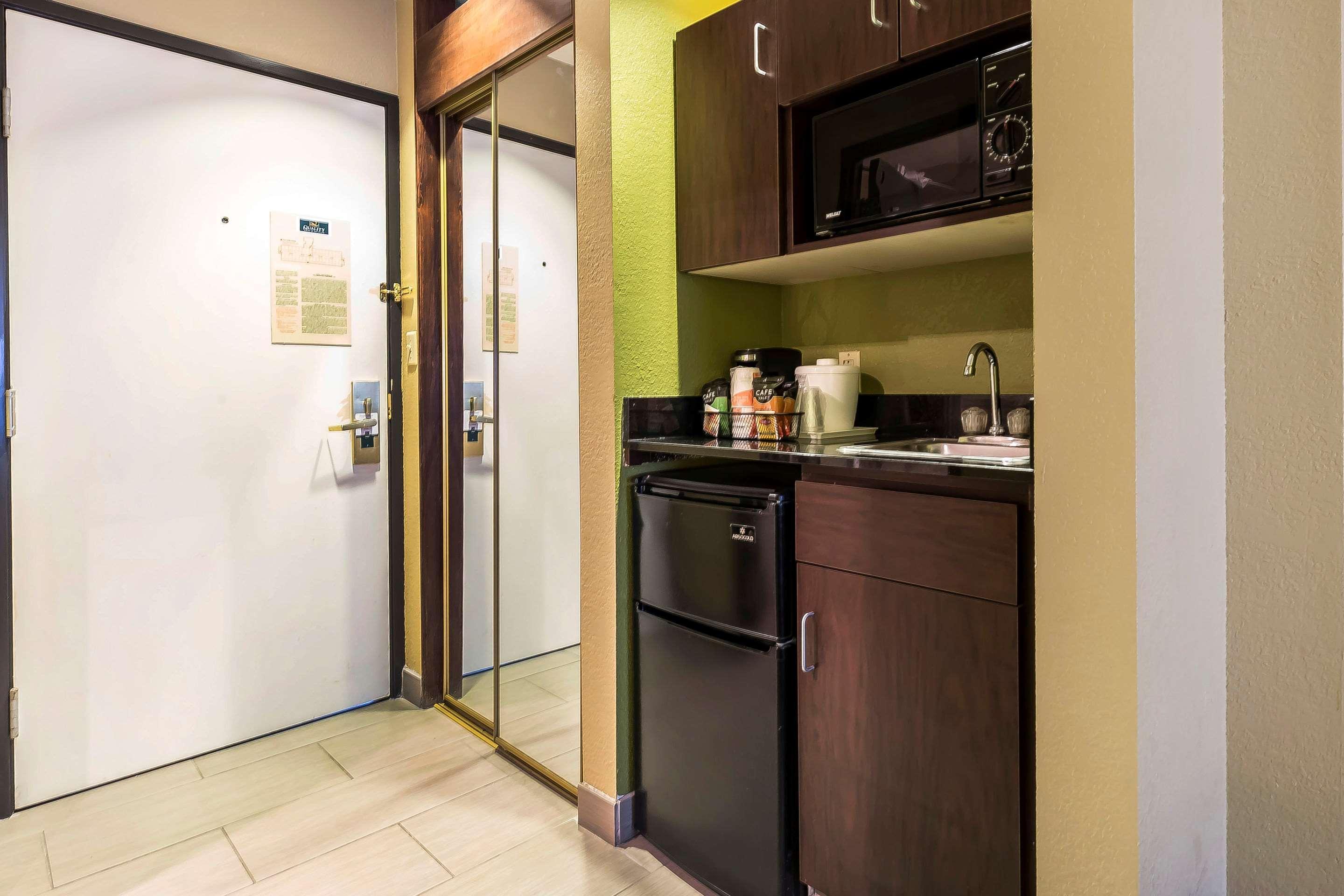 Quality Inn & Suites Columbia I-70 Buitenkant foto